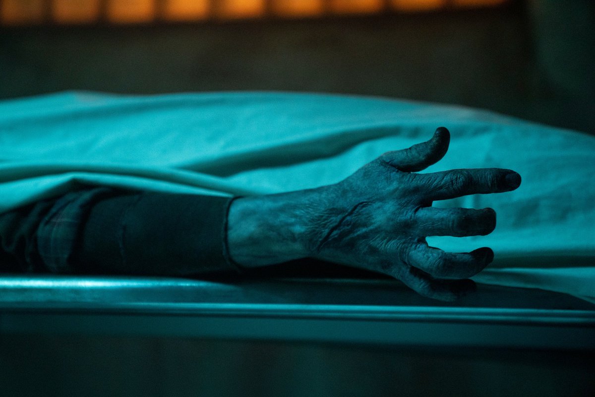 NetflixUK's tweet photo. CABINET OF CURIOSITIES, a collection of 8 sinister stories brought to you by Guillermo del Toro, arrives in a special four-night Netflix event beginning 25 October. https://t.co/6dKIfWw0pr