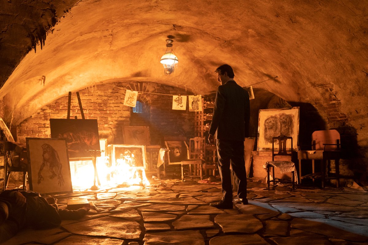 NetflixUK's tweet photo. CABINET OF CURIOSITIES, a collection of 8 sinister stories brought to you by Guillermo del Toro, arrives in a special four-night Netflix event beginning 25 October. https://t.co/6dKIfWw0pr
