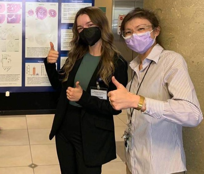 MayoGradSchool's tweet photo. Our SURF students in AZ worked hard on their research (and their creativity) along with graduate students. Pictured are the Arizona SURF poster session and a cacti-themed blacklight paint night.
#SURFprogram #MayoClinicAZ #postersession #research #MayoClinic #MayoGradSchool https://t.co/g5jkLFVmsQ