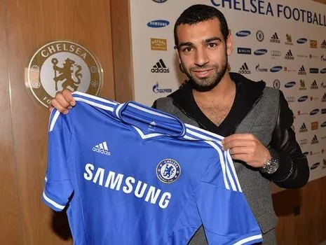 SlowSportsNews's tweet photo. DONE DEAL: Chelsea confirms the signing of Mohamed Salah on a five-year deal. https://t.co/th4aBeBl5H