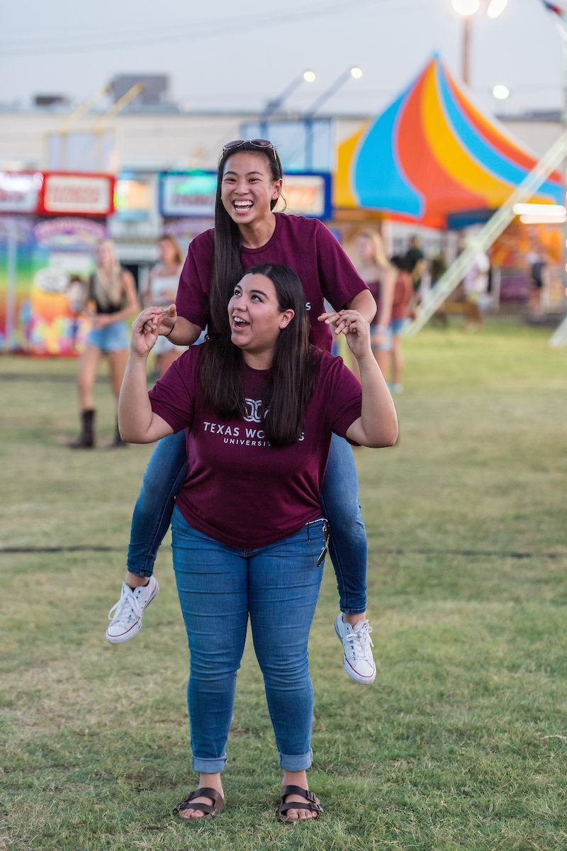 txwomans's tweet photo. 2️⃣ more WEEKS until Fall '22! 🤯 #MaroonMonday https://t.co/Fqf3NnAwEe