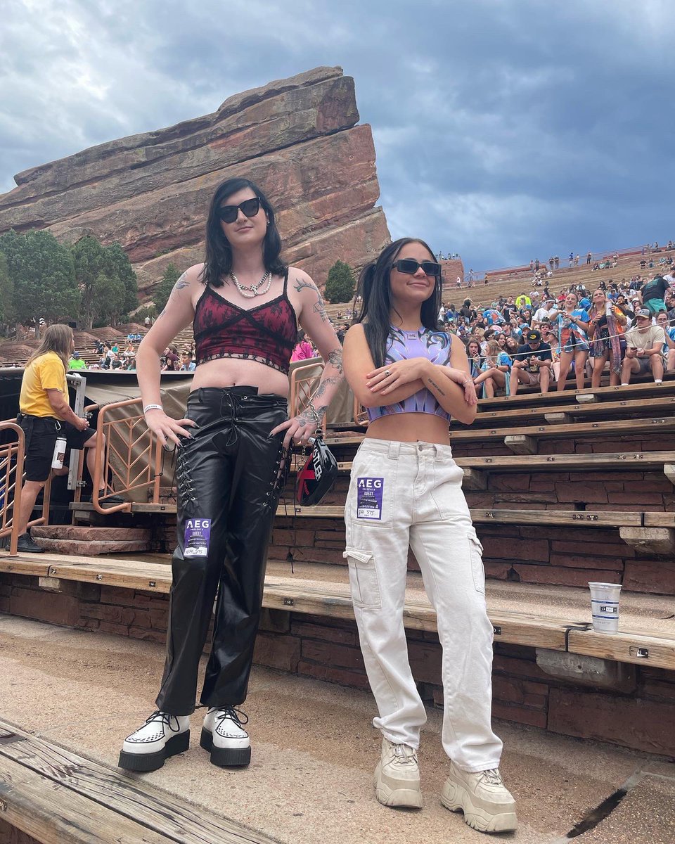 here’s to fun weekends with friends

<a href="/LondenSummers/">Londen Summers</a> <a href="/midnightkids/">Midnight Kids</a> <a href="/blankemusic/">BLANKE</a> <a href="/_sydtiva/">squid</a>