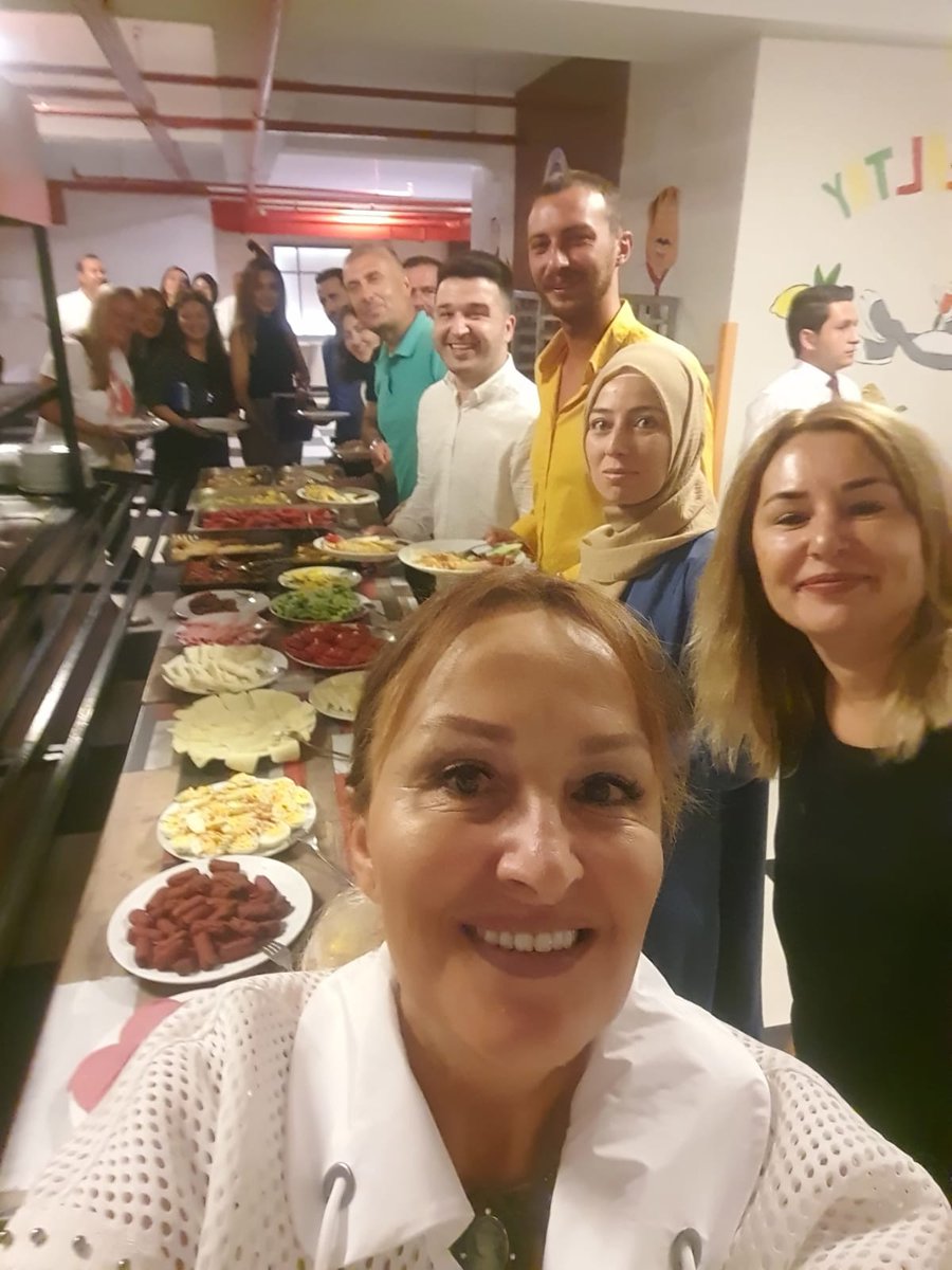 bilgunesli's tweet photo. 2022 - 2023 eğitim öğretim yılına bu sabah bütün öğretmenlerimizle birlikte yaptigimiz kahvaltı ile heyecanlı bir şekilde start verdik.. Büyüyen kadromuzla birlikte  öğrencilerimize  kavuşmak için sabırsızlanıyoruz.Hepimize hayirli ugurlu olsun.
#guneslibil #inovasyonokulu https://t.co/ff1BYqT5Tp