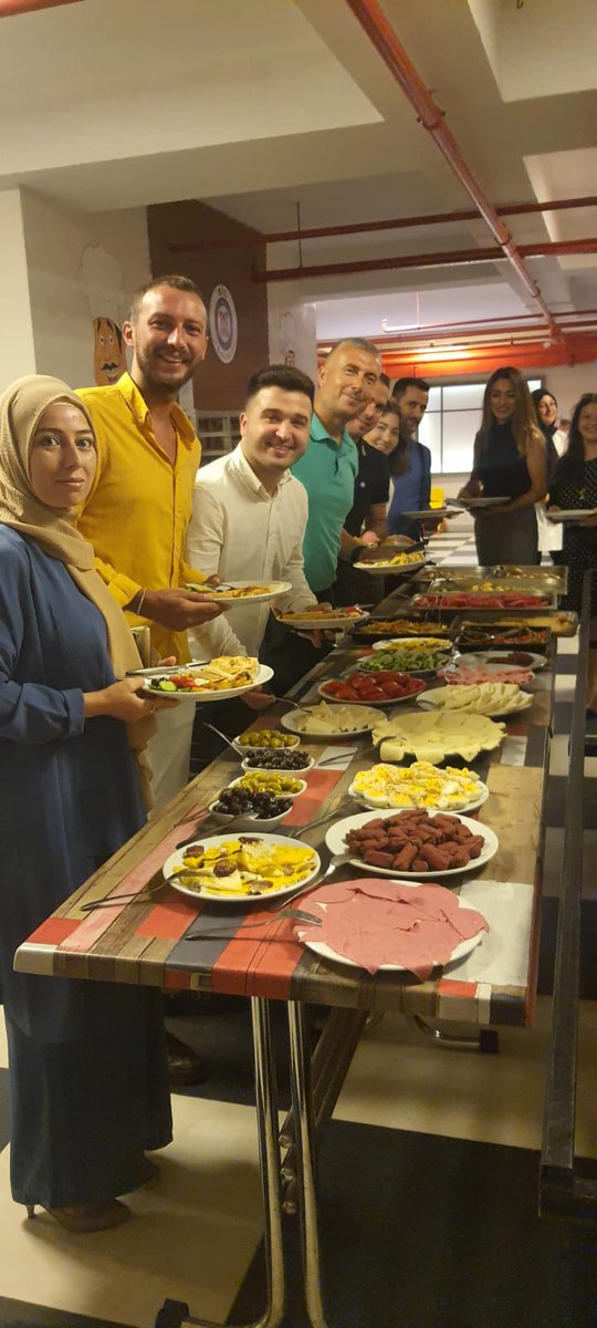 bilgunesli's tweet photo. 2022 - 2023 eğitim öğretim yılına bu sabah bütün öğretmenlerimizle birlikte yaptigimiz kahvaltı ile heyecanlı bir şekilde start verdik.. Büyüyen kadromuzla birlikte  öğrencilerimize  kavuşmak için sabırsızlanıyoruz.Hepimize hayirli ugurlu olsun.
#guneslibil #inovasyonokulu https://t.co/ff1BYqT5Tp