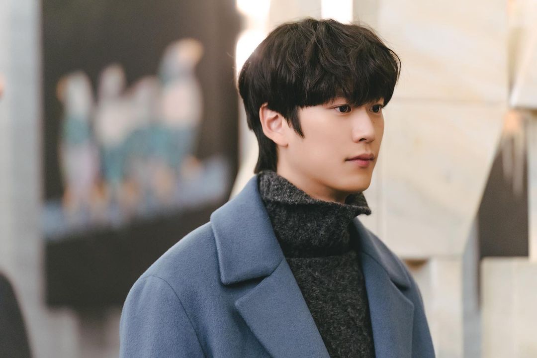 Mewie_shiny's tweet photo. [Still Cuts] Soo-Kwang's still waiting for Seulbi,that's called 'True Love' #JinxedatFirstEp16 #JinxedatFirst 👑🧸🔮⚡️🐟🍭#NaInWoo #나인우 #นาอินอู #징크스의연인 #TheJinxsLover https://t.co/600QfWJYAJ