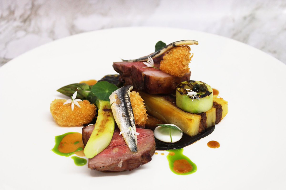 stephenmoore110's tweet photo. Looking for chefs of all levels @thornton_hall dm me for details https://t.co/qWmJtHy3JY