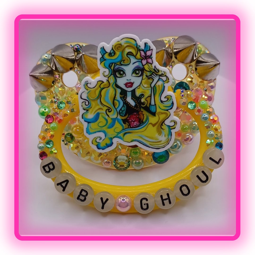 LittleShop89's tweet photo. This beautiful Pacifier has a green, yellow, pink, purple, and blue rhinestone and pearl mix with spikes and Baby Ghoul on the handle. 

#adultpacifer #adultpacifiershop #decopaci #adultpaci #adultpacifierstore #smallbiz #decoadultpacifier #littlespace #littlegear https://t.co/m3nF75xykV