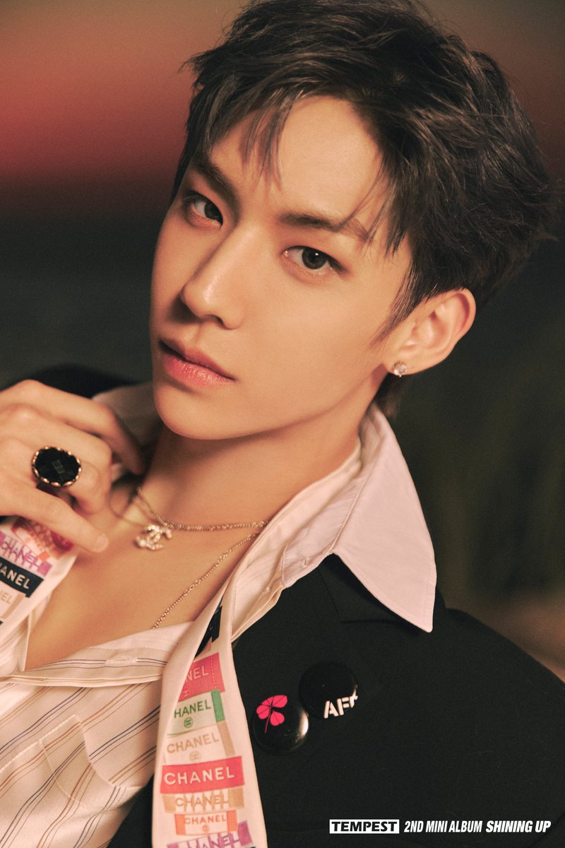 TempestFR's tweet photo. [15.08.2022] ϟ #PHOTO_1 

SHINING UP CONCEPT PHOTO 1

📢 TEMPEST dévoile aujourd’hui le premier concept photo de <SHINING UP> de HWARANG et TAERAE.
____
#TEMPEST #TPST #템페스트
#화랑 #태래
#TPST_1ST_CONCEPT 
#SHININGUP_2nd_MINIALBUM 
@TPST_twt @TPST__official
-Camelyϟ https://t.co/7OlQNzo17V