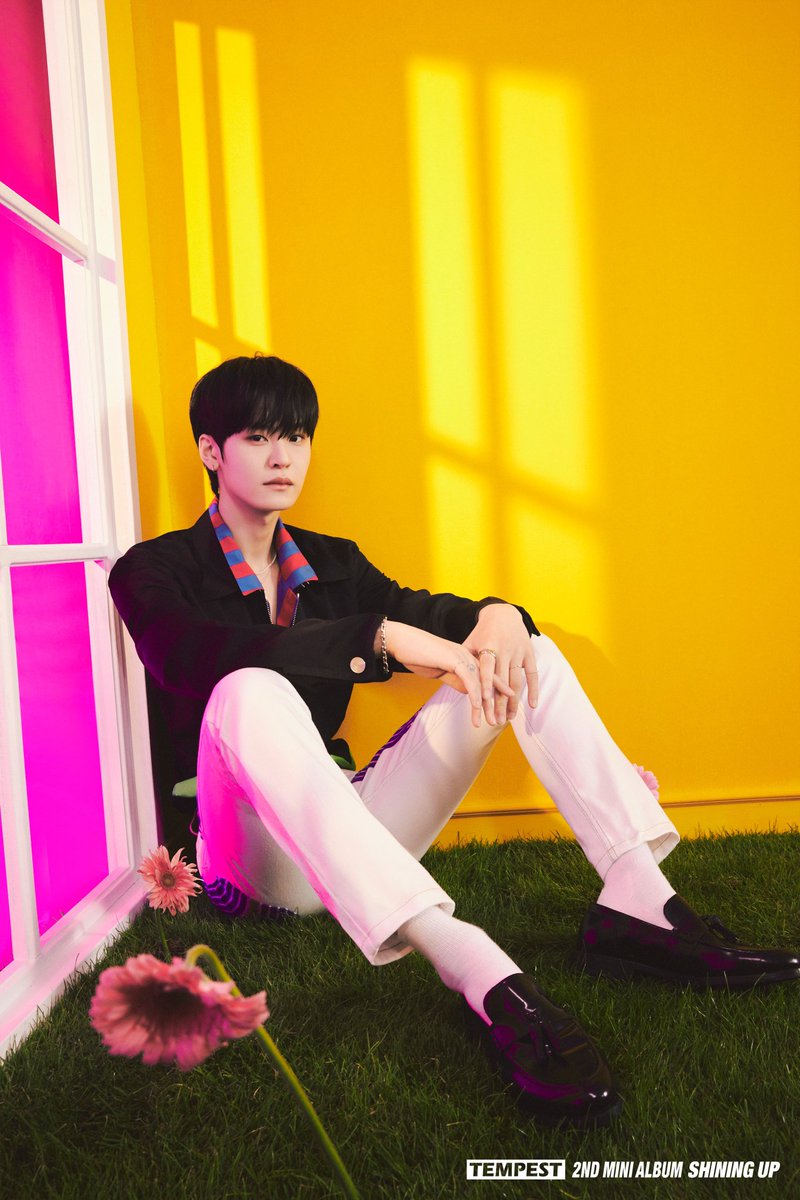 TempestFR's tweet photo. [15.08.2022] ϟ #PHOTO_1 

SHINING UP CONCEPT PHOTO 1

📢 TEMPEST dévoile aujourd’hui le premier concept photo de <SHINING UP> de HWARANG et TAERAE.
____
#TEMPEST #TPST #템페스트
#화랑 #태래
#TPST_1ST_CONCEPT 
#SHININGUP_2nd_MINIALBUM 
@TPST_twt @TPST__official
-Camelyϟ https://t.co/7OlQNzo17V