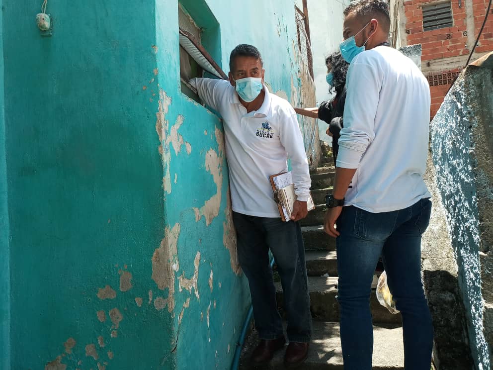 ImvihSucre's tweet photo. Siguiendo orientaciones del Ciudadano Alcalde José Vicente Rangel Ávalos, el día 11 de Agosto de 2022 funcionarios (IMVIH-SUCRE) Realizaron Inspección de vivienda afectada por las filtraciones. En la parroquia petare, vía a mesuca. 
@JoseVRangelA
@GabrielaEsSucre 
#Petare#sucre https://t.co/F8WmVnphv4