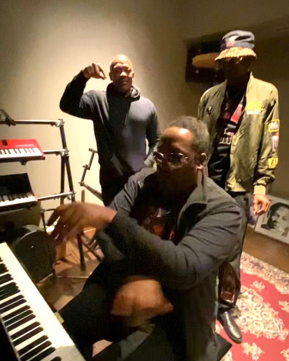 MarkBatsonMusic's tweet photo. I’ve been working lately to get out of my comfort zone, post more, get out of my studio and be outside. My first stop and first concert, a dramatic rhythmic performance of Beethoven’s Sonata Pathetique for #DrDre and #SnoopDogg.
Yes… #MarkBatson #BatsonEvents… #pianist #hiphop https://t.co/5GoUADlK5j