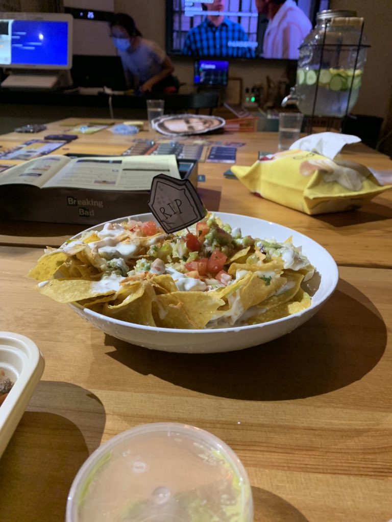 qrs_tu's tweet photo. #BetterCallSaul finale party in Beijing, China!! @petergould @peterdiseth @rheaseehorn @BetterCallSaul @mrbobodenkirk @itsSaulGoodman https://t.co/A5RNA7VkeP