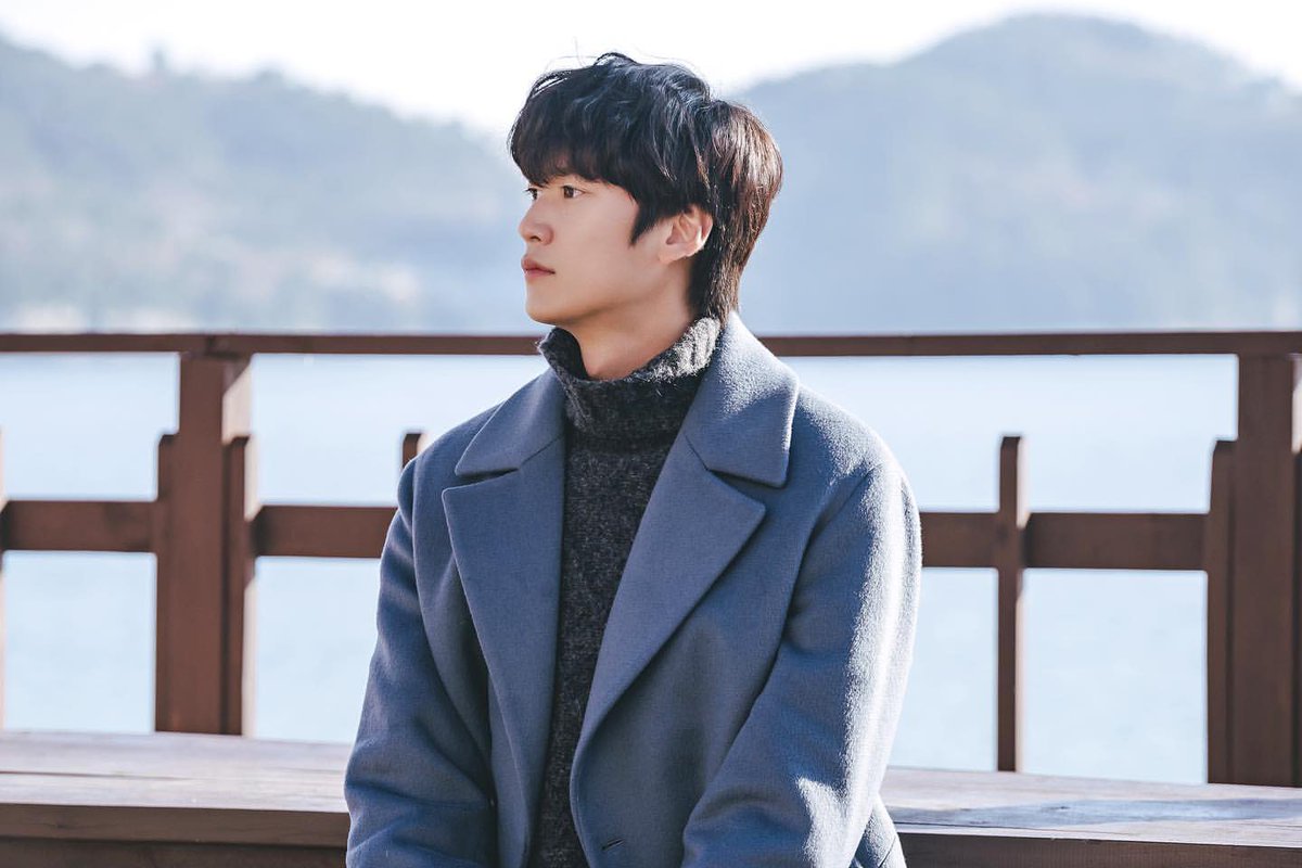 Mewie_shiny's tweet photo. [Still Cuts] Soo-Kwang's still waiting for Seulbi,that's called 'True Love' #JinxedatFirstEp16 #JinxedatFirst 👑🧸🔮⚡️🐟🍭#NaInWoo #나인우 #นาอินอู #징크스의연인 #TheJinxsLover https://t.co/600QfWJYAJ