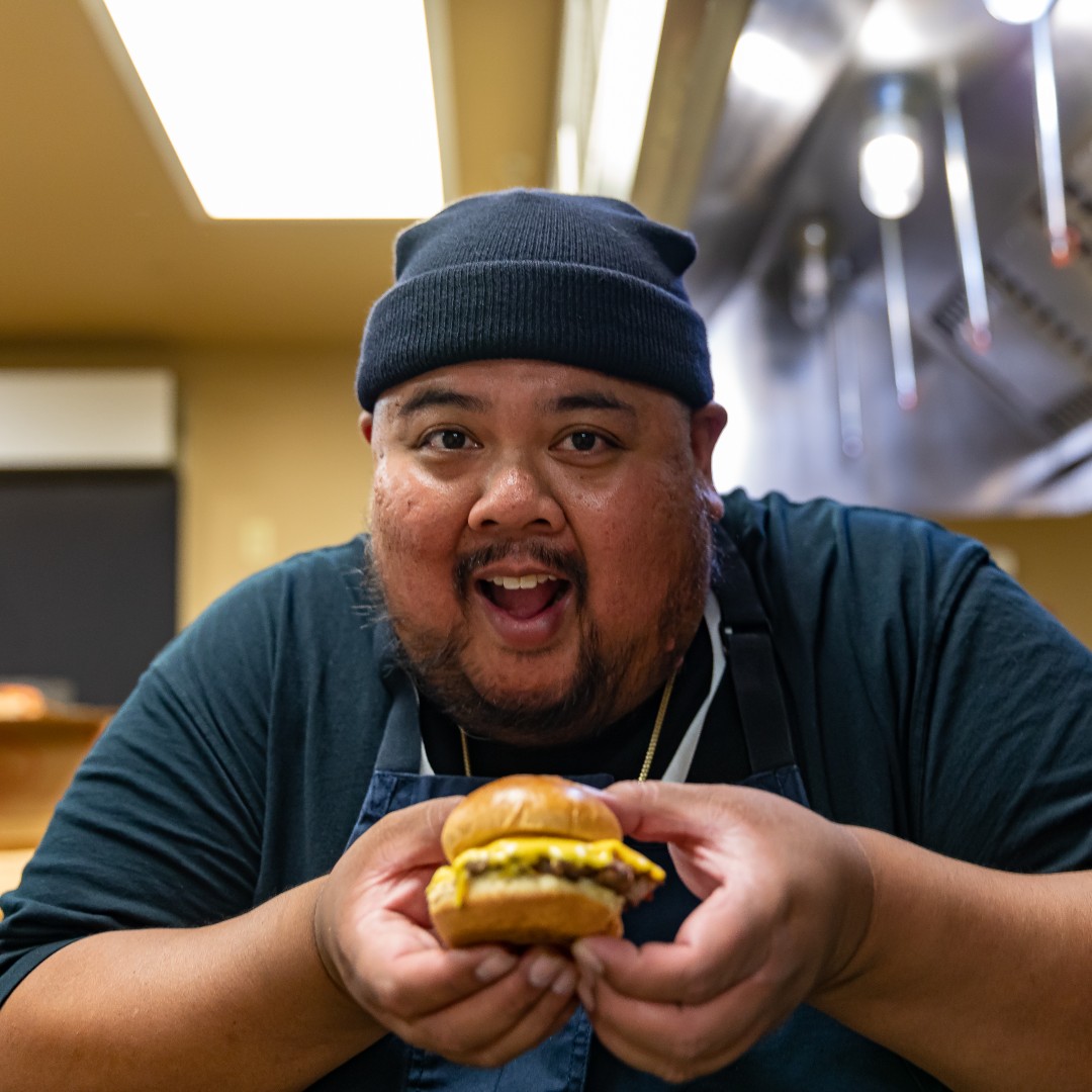 If you missed Chef Alvin Cailan at crave! this year, you really missed out...

He hosts The Burger Show on We Feast's YouTube channel, so naturally he killed our Burger Showdown this year. 

#CraveNW #Spokane #EatINW