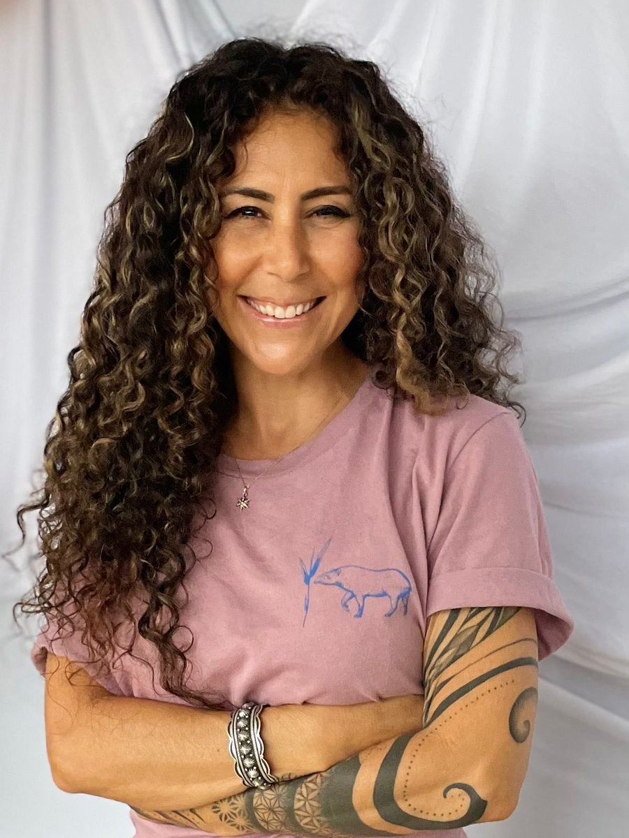 Muchas gracias a la increíble de Vica✨, por apoyar nuestra organización Orgánica, por creer en el desarrollo comunitario integral y ambiental. 

Es un honor verla luciendo una de nuestras camisetas 🥲💗