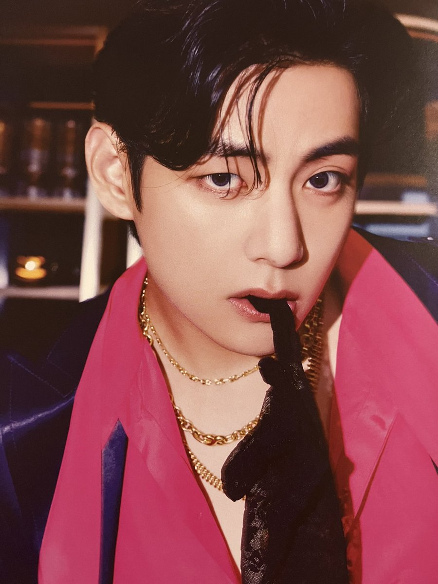 btspicstwt_'s tweet photo. [📸PHOTOS] 

[SCAN] Merchbox 8 Interview Photobook | #V (1/2)

[source: @/stillwithjk] https://t.co/aiZljzSDP5