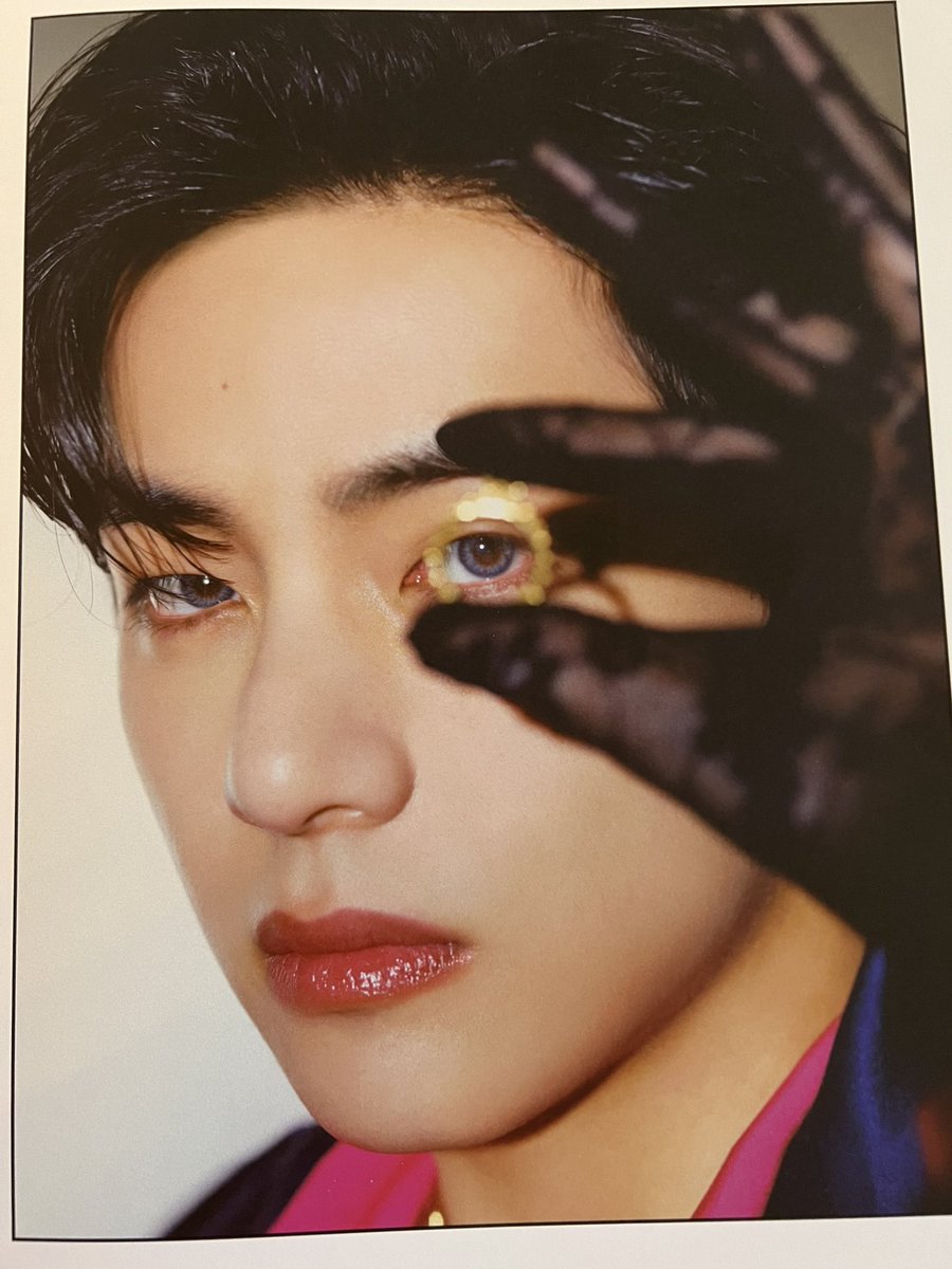 btspicstwt_'s tweet photo. [📸PHOTOS] 

[SCAN] Merchbox 8 Interview Photobook | #V (1/2)

[source: @/stillwithjk] https://t.co/aiZljzSDP5