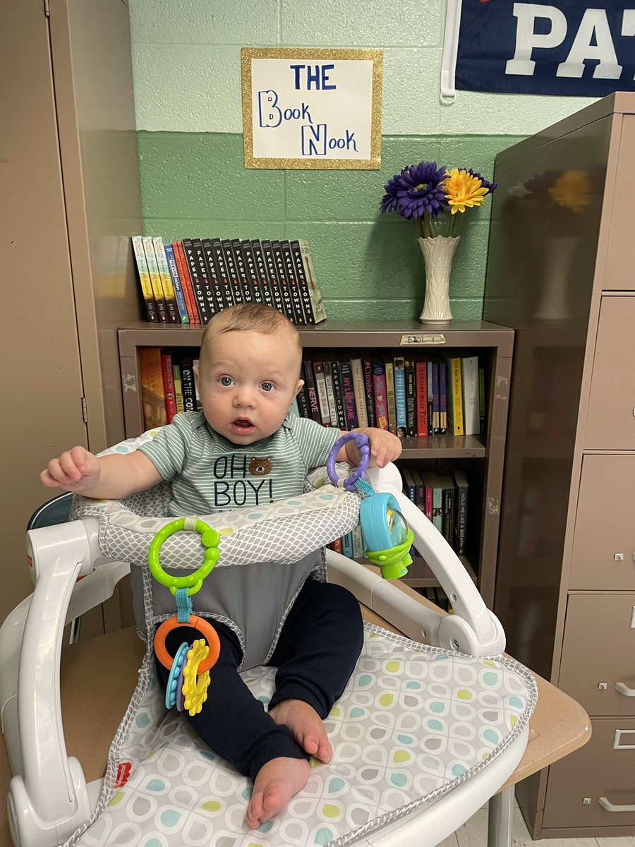 Getting ready for year 10 with the best helper! <a href="/BMRgoCHARGERS/">BMR</a> 💛💜📚