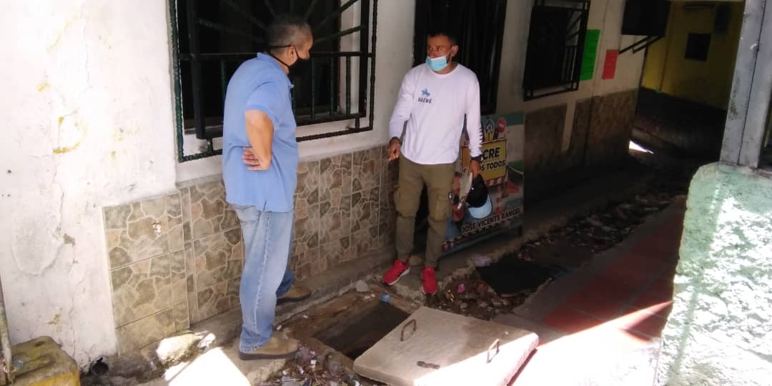 ImvihSucre's tweet photo. Siguiendo orientaciones del Ciudadano Alcalde @JoseVRangelA, el día 12 de Agosto de 2022 funcionarios (IMVIH-SUCRE) Realizaron una inspección a la red de alcantarillado en el barrio la lucha, parroquia #Petare 
@GabrielaEsSucre @HidroCapital2 https://t.co/eb8Ly0SVSe