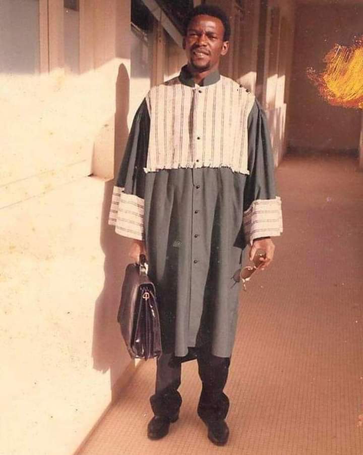 Mamadou Koulibaly en 1987 à l’âge de 30 ans. Il est déjà, à cette époque, professeur agrégé des Facultés des Sciences économiques depuis 3 ans, le plus jeune agrégé de sa génération et l’un des économistes les plus brillants d’Afrique. #TTMK