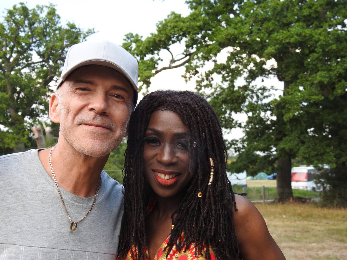 AlisonHussey_'s tweet image. Lovely post gig photo of lovely friends and musical collaborators Ambassador for ⁦@riofoundation⁩ @MPeopleHeatherS⁩ and ⁦@Lol_Vertigo⁩ co-curator ⁦@OneLoveFestival⁩ #ColourMyLife #UnitedAgainstRacism #notboxed