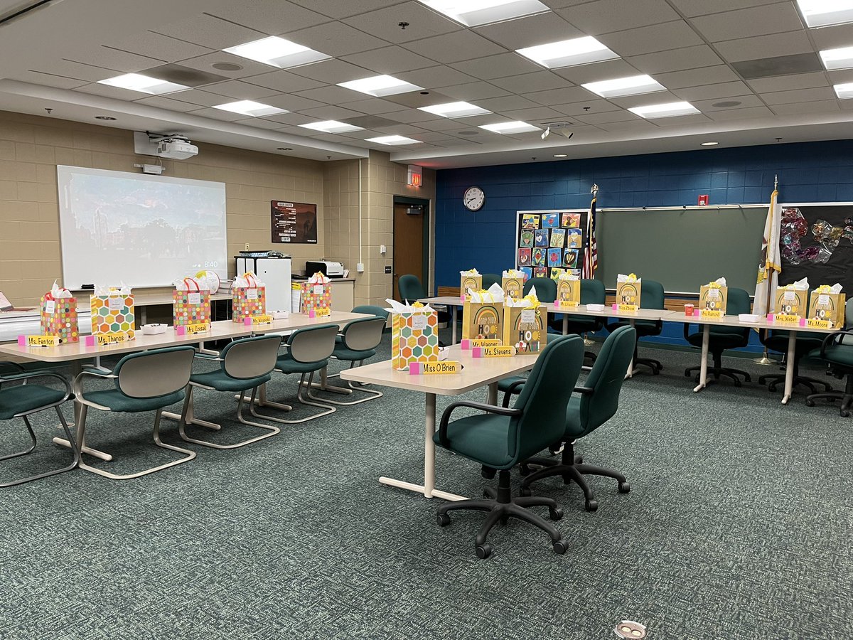 NicoleGabany's tweet photo. Welcome to our New Teachers!!! So excited to welcome you to the @13Bloomingdale family! #ilbsd13 #BSD13Learns #BackToSchool https://t.co/5d3nX80gFx