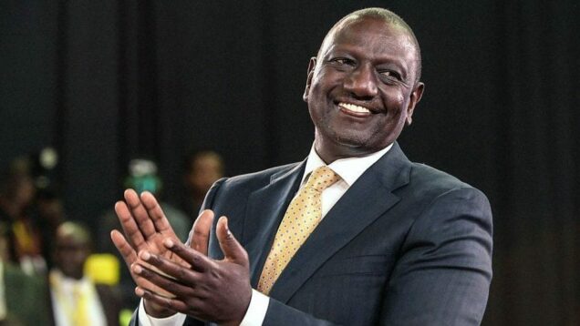 🚨𝗔𝗠𝗔𝗞𝗨𝗥𝗨 𝗠𝗔𝗦𝗛𝗬𝗔🚨

William Ruto yatorewe kuba Perezida wa Kenya atsinze abarimo Raila Odinga bari bahanganye.