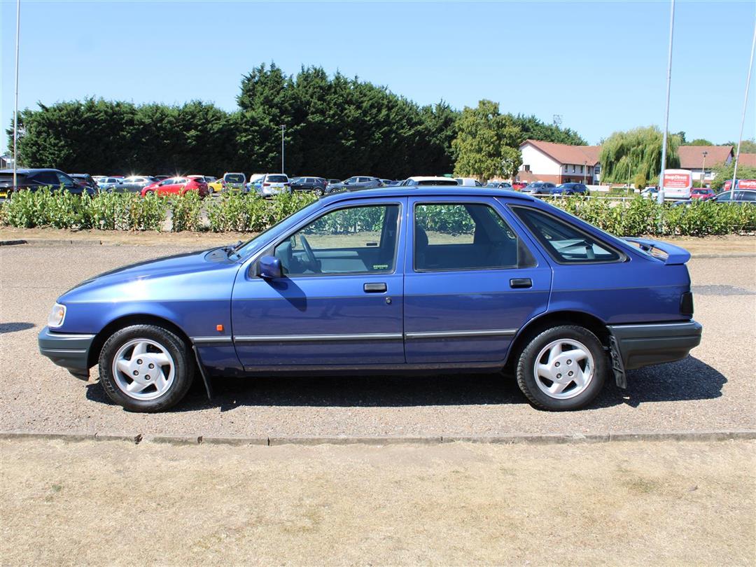 ACAKingsLynn's tweet photo. 1992 #FordSierra 1.8 Chasseur 30,400 miles from new Coming up in our #ClassicAuction
Saturday 20th &amp; Sunday 21st August

View Details:
https://t.co/wi9YoFN1z9

#classiccars #classiccar #classicauto #ford #fordowners https://t.co/SyMHcdRJXw