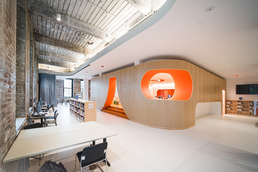 La #biblioteca Adams Street Library forma parte de la Red de #BibliotecasPúblicas de Brooklyn y fue una de las 5 ganadoras al premio de Diseño Arquitectónico 2022 que otorgan la American Library Association y The American Institute of Architects.

libtecs.store/2022/07/11/gan…