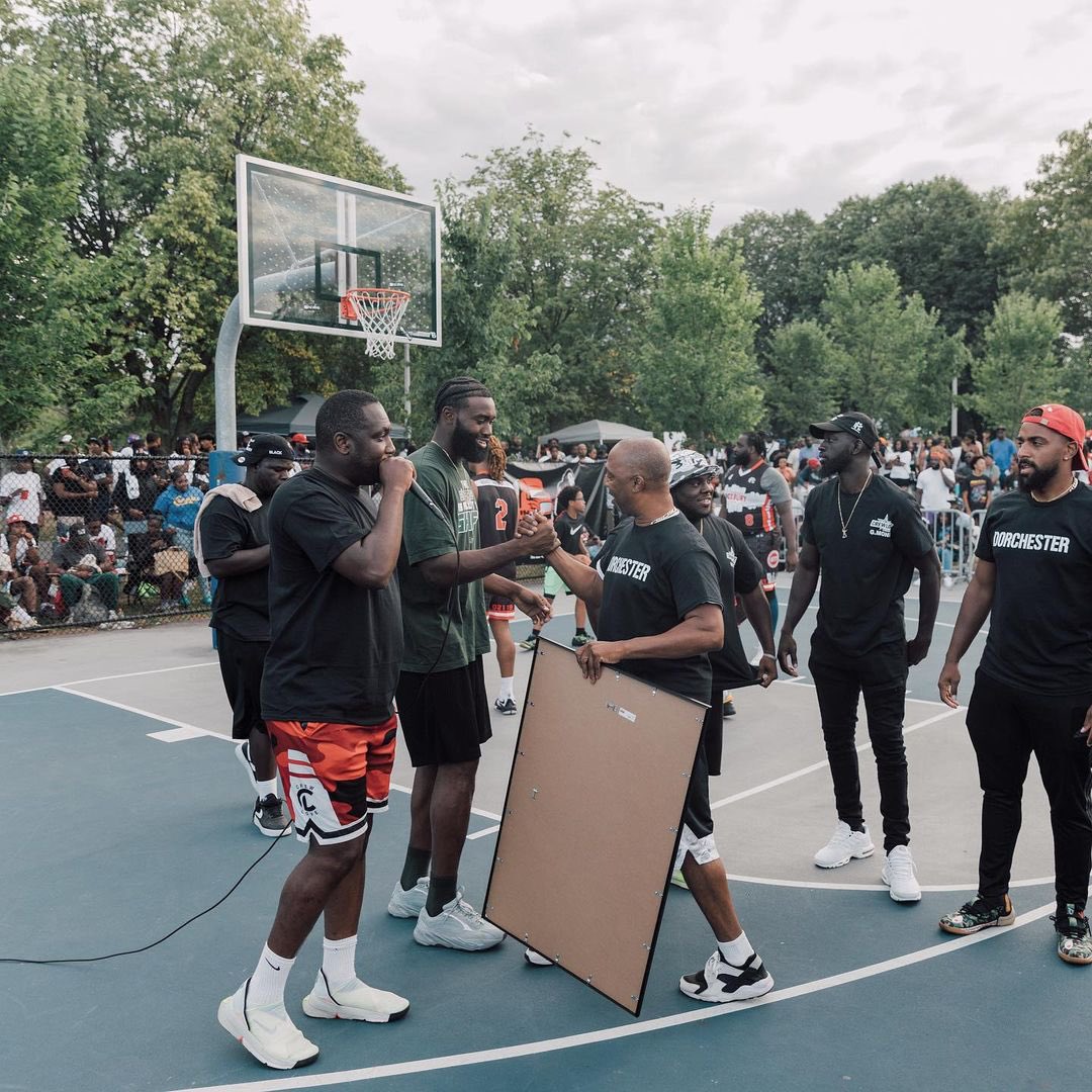 celtics's tweet photo. Making an impact in the Boston community ☘️

(📸 @FCHWPO) https://t.co/tVPC1SRxiF