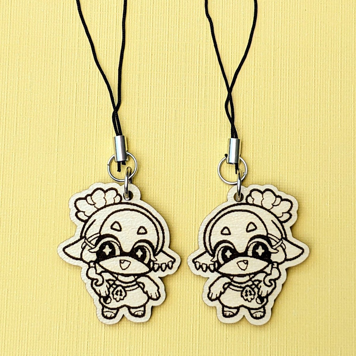 _LittleParade_'s tweet image. Deep Cut Charms now available on my Etsy, LittleParadeShop, link in my bio! 💜💛 #Splatoon3 #Splatoon3Direct #shiversplatoon #FryeSplatoon #deepcutsplatoon #deepcut #bigmansplatoon #shiverfrye #splatoon #Splatoon2