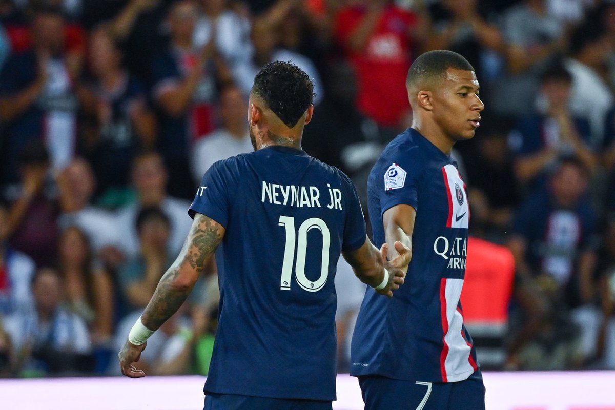 ActuFoot_'s tweet photo. Samedi soir, certains cadres du vestiaire parisien, dont Sergio Ramos, ont parlé à Neymar et Mbappé pour faire redescendre la tension. 

(@le_Parisien_PSG) https://t.co/Xz925n3QEp