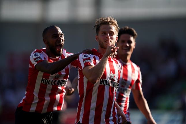 thehouseelf's tweet photo. Never been his greatest fan but when asked to step up on Saturday - @BrentfordFC #MathiasJensen kicked my previous criticism into Row ‘Z’…
He was driven, accurate, combative, creative & a downright ‘nause’ to @ChrisEriksen8 & his, not very good, new @ManUtd pals
#COYB 🐝 #4nil https://t.co/YWTEIRlW27