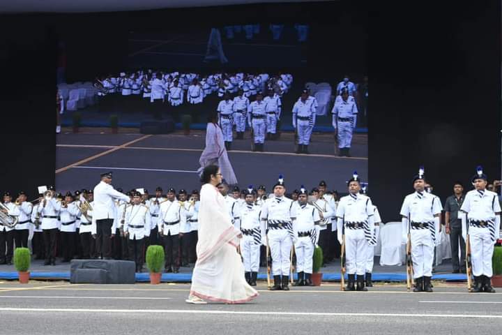 রেড রোডে অনুষ্ঠিত ৭৬ তম স্বাধীনতা দিবস উদযাপনে মাননীয়া মুখ্যমন্ত্রী মমতা বন্দ্যোপাধ্যায়। 
@MamataOfficial @abhishekaitc
#banglargorbomamata #didi #IndependenceDayCelebration 
@GhulamRabbani_ @LalKanaia