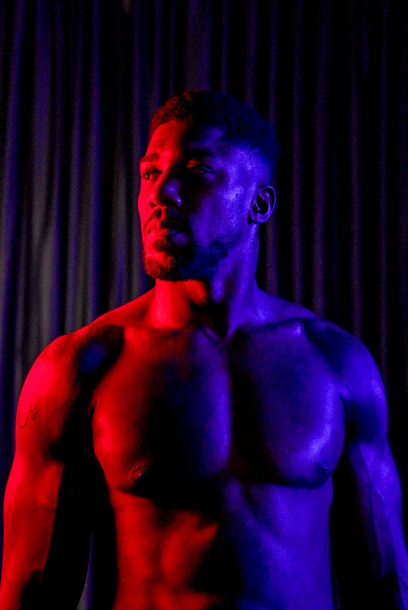 جوشوا على اهبة الاستعداد لاستعادة عرشه هنا في السعودية! 🇸🇦
[ #UsykJoshua2 #RageOnTheRedSea #ROTRS #WeWereThere ]