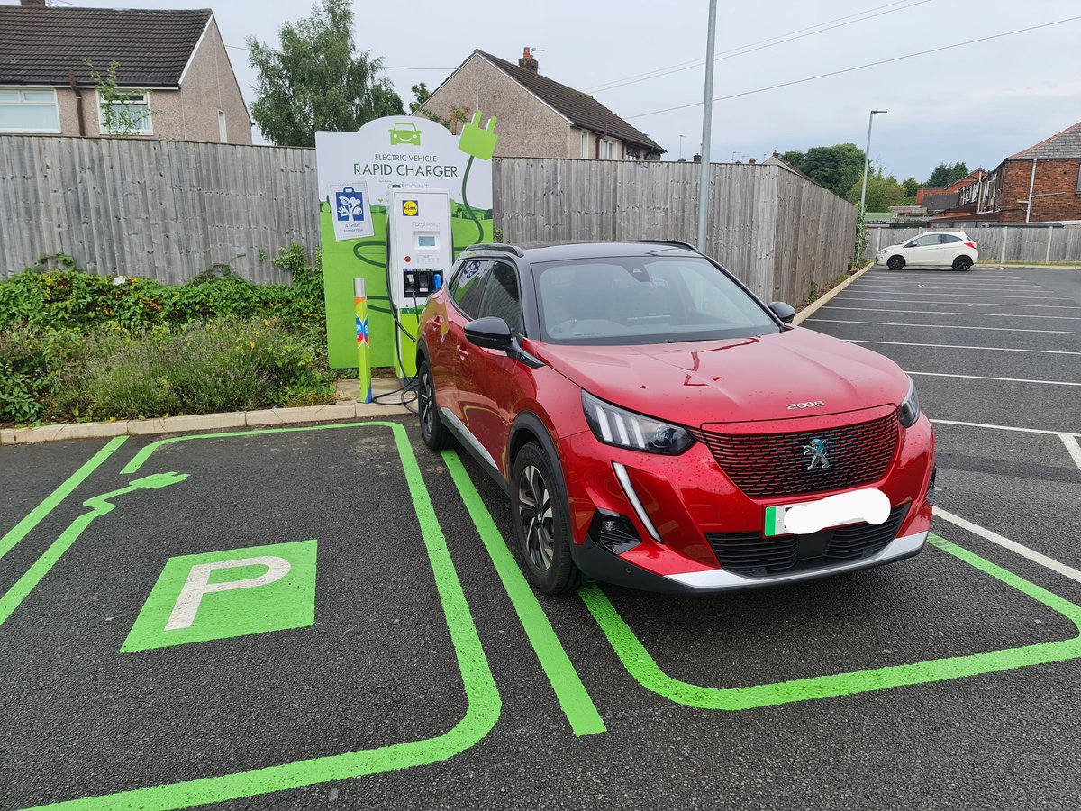 puge2008's tweet photo. Charging at another new @LidlGB charger. Nice to see more popping up ! https://t.co/FrwRUXUlw9