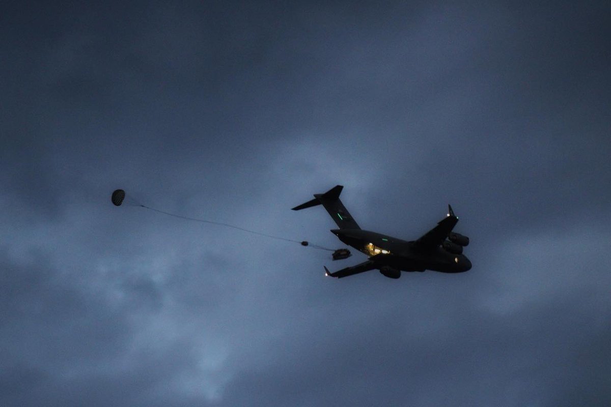 127th_AEB's tweet photo. 11 AUG- Devil Strike completed an Airborne Operation that included a heavy drop with Black Devils. Our BN conducted a follow on mission to clear, assess, and repair the field landing strip for follow on forces. GREAT work from our Paratroopers!! AATW, Devil Strike. https://t.co/vzfYMT5txk