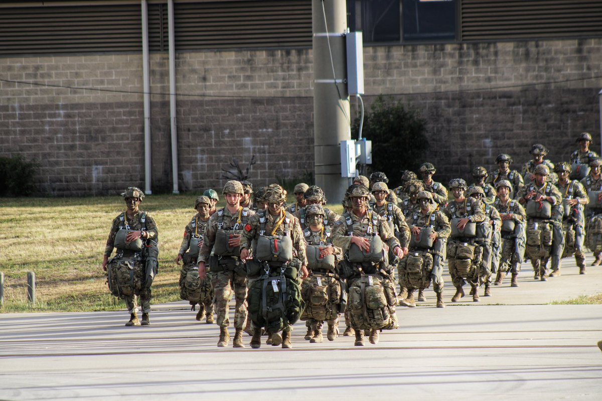 127th_AEB's tweet photo. 11 AUG- Devil Strike completed an Airborne Operation that included a heavy drop with Black Devils. Our BN conducted a follow on mission to clear, assess, and repair the field landing strip for follow on forces. GREAT work from our Paratroopers!! AATW, Devil Strike. https://t.co/vzfYMT5txk