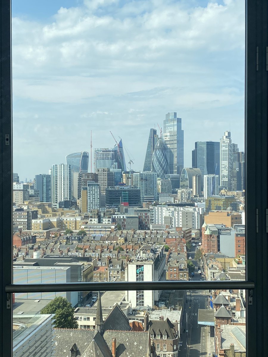 Nattrition_cy's tweet photo. Obligatory view from the 18th floor! 😍
Day 1 of rotation 2 ✅  #RLH 

#studentdietitian #rd2be @LondonBDA @RoyalLondonHosp https://t.co/iNtTaPfMHJ