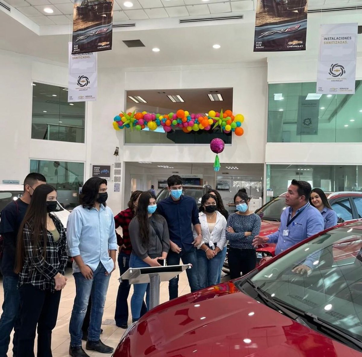 UTnortecoahuila's tweet photo. Estudiantes de 3 "A" y "B" de Desarrollo de Negocios área Mercadotecnia, visitaron la empresa #ChevroletRíoGrande. El propósito de esta visita fue conocer las estrategias de venta y de marketing digital que utilizan para incrementar sus ventas. #SomosCorrecaminos #SiempreAdelante https://t.co/3pEx5UNgpz
