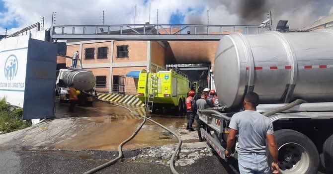 MagaGutierrezV's tweet photo. Lamentamos informar que el dia de hoy, 15 de agosto de 2022 se generó un incendio en nuestro almacén del @Somosivss ubicado en Carapa, Distrito Capital, donde se encontraban almacenados insumos para los programas de hemodiálisis y diálisis peritoneal https://t.co/XjB9VgmloV