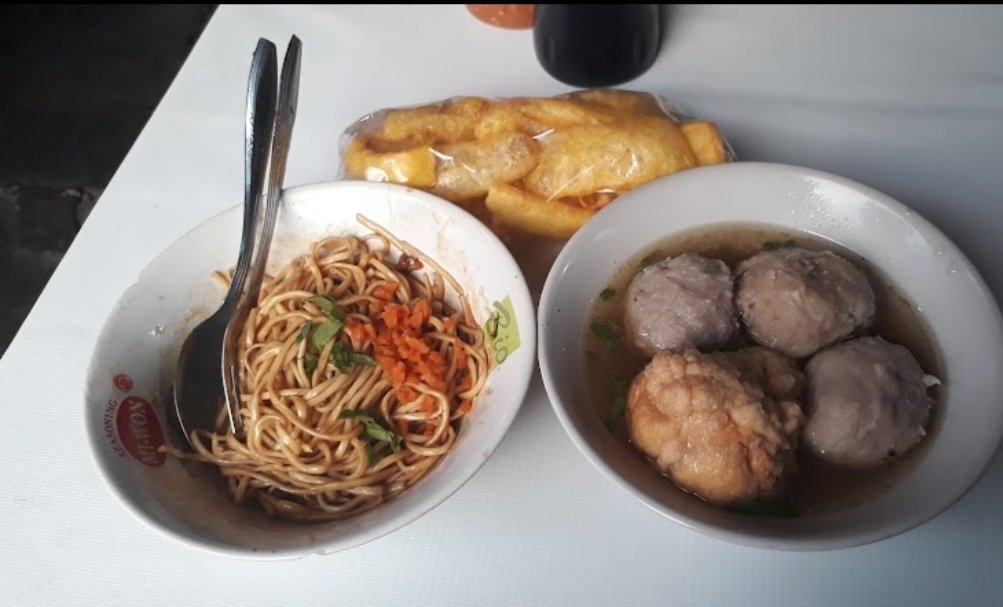 hzakty's tweet photo. @infobdg Bakso Ja'i samping rel KA Kosambi atau depan Bank Mandiri Burangrang https://t.co/WKQWtYCH8h