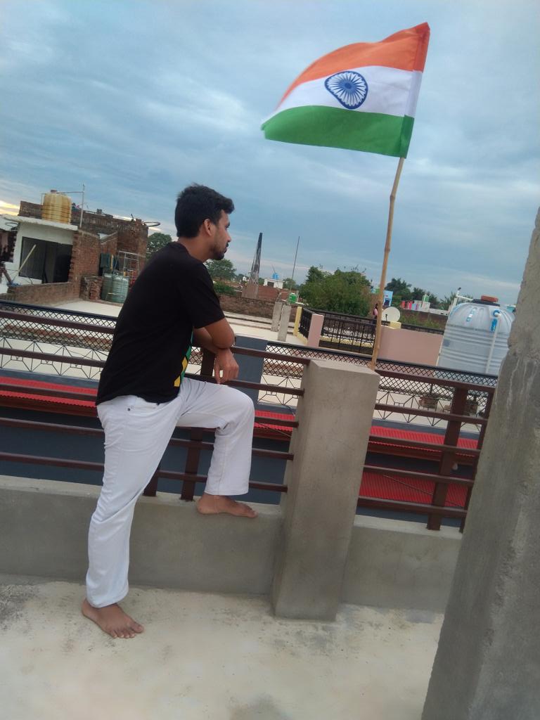 DigitalHassan_1's tweet photo. Happy independence day to whole nation ☺️ #IndependenceDay2022 #kenyaelections2022 #Formula1 #Indianflag #digiversal @seo_queens @WWE @F1 @MatrixBricks @AGENCY09 @indianFlag32 https://t.co/V6yShzc9U3