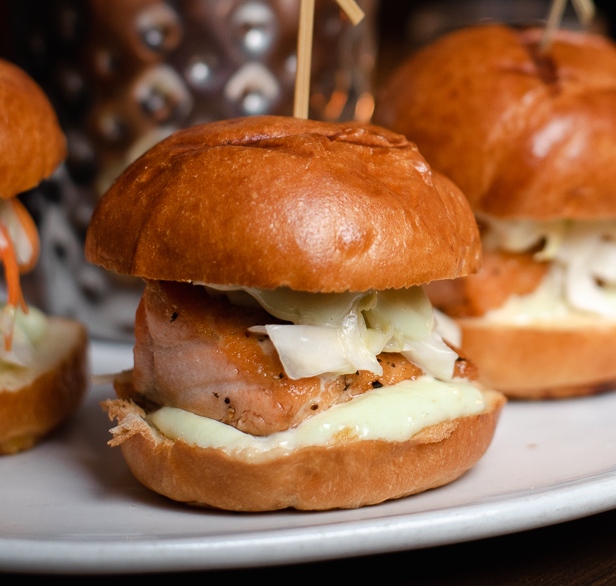 JuniperNYC's tweet photo. These lil gems are amazing! A unique twist to the classic slider. a thick piece of salmon with fresh slaw 😋 

#NYCBlog #NYCFood #NYBucketList #NYCBar #NYCRestaurant https://t.co/4PbzzXzSaw