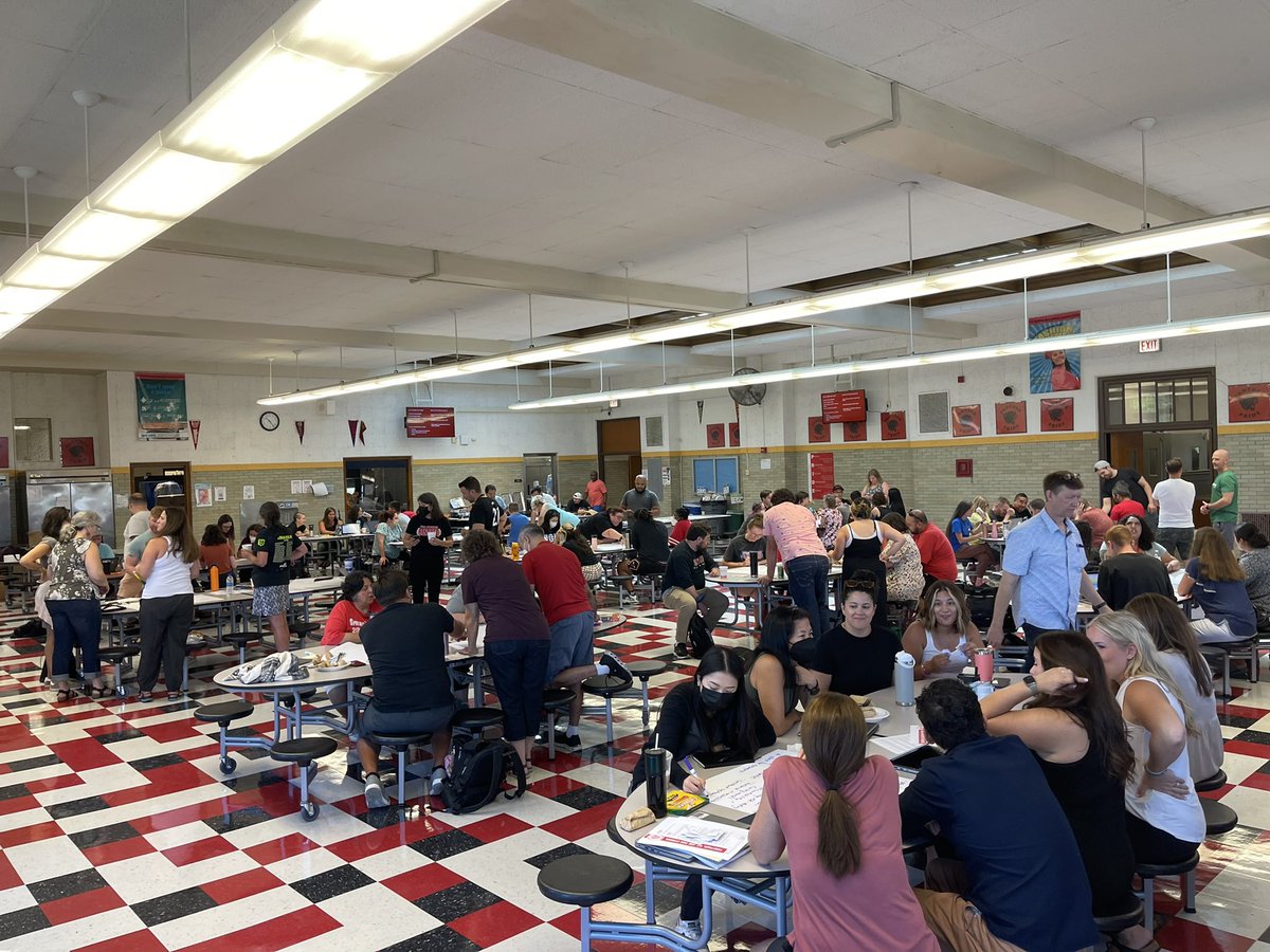 _iurbina_'s tweet photo. @VonSteubenMSC teachers and staff are BACK! So grateful to see our Von Family back in the building and full of energy, looking forward to a great SY23! #TogetherWeAreVonSTRONG https://t.co/4ylV43G0iM