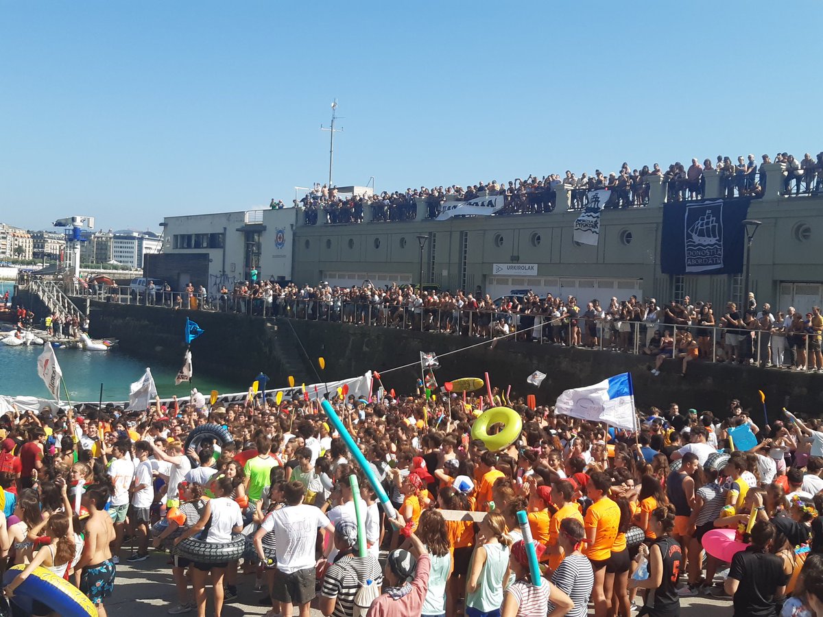 Amaia Jimenez (@amaiajimenez55) on Twitter photo Hasi da 20. abordaia! Bilgune feministaren hitzen ostean atera dira piratak kontxako badia abordatzera. 200 baltsa inguru atera dira.
<a href="/izanpirata/">Donostiako Piratak</a> <a href="/berria/">Berria.eus</a> Hasi da 20. abordaia! Bilgune feministaren hitzen ostean atera dira piratak kontxako badia abordatzera. 200 baltsa inguru atera dira.
<a href="/izanpirata/">Donostiako Piratak</a> <a href="/berria/">Berria.eus</a>