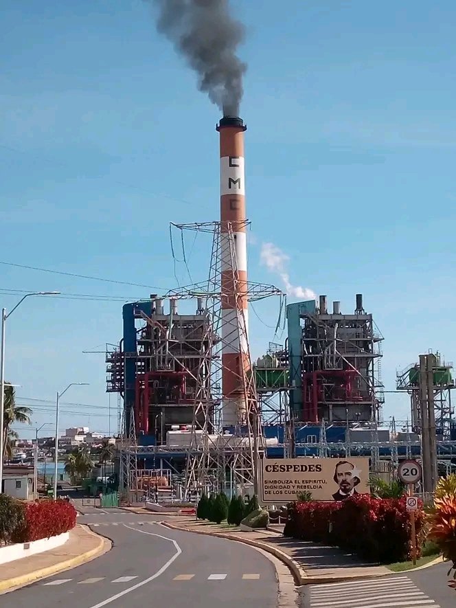 OSDE_UNE's tweet photo. En la unidad # 4 de la Central Termoeléctrica “Carlos Manuel de Céspedes” de Cienfuegos hoy las acciones se dirigen al encendido de la caldera y su sincronización al Sistema Eléctrico Nacional se estima para el día de mañana.
#CubaPorLaVida #loquenosUNEcompromiso https://t.co/M9h5A88Id0