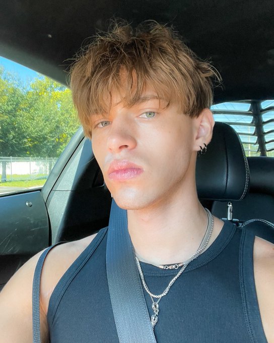 Gm https://t.co/K31al3JoVD