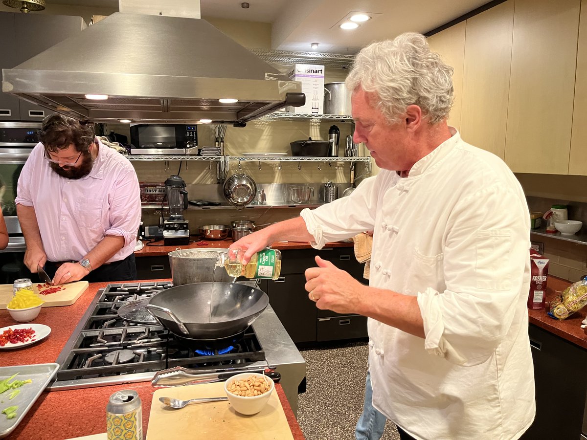 HillCenterDC's tweet photo. Thanks to clockoutdc's shoutout on Instagram, last weekโs Dan Dan Noodles class saw lots of new faces at Hill Center! We were so happy to welcome everyone and see them have a great time with Chef Mark Haskell!
#cooking #internationalfood #food #internationalcooking #sichuan https://t.co/zZ5sCF8jz9