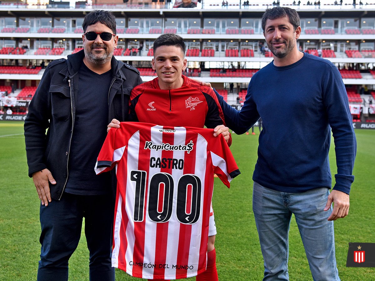 EdelpOficial's tweet photo. ✊🇺🇾 ¡Vamos uruguayo! ¡Quedan más partidos con nuestra camiseta!

1⃣0⃣0⃣ @ManuCastro017 🔴⚪ https://t.co/GyJCe73QZw